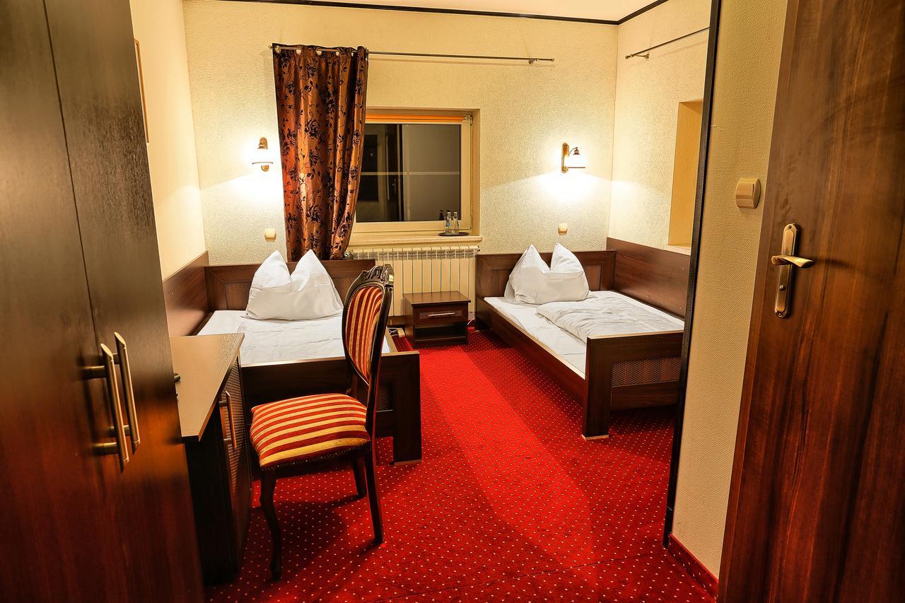 Hotel Zodiak Radomsko Extérieur photo