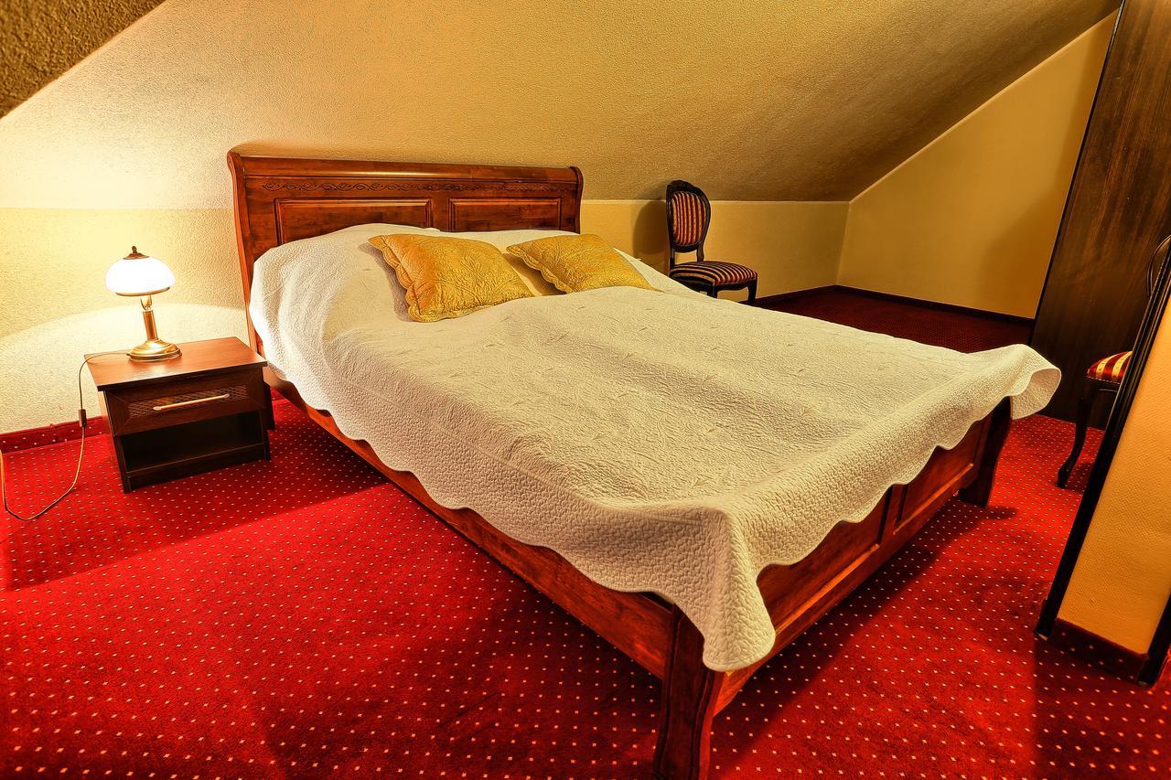 Hotel Zodiak Radomsko Extérieur photo