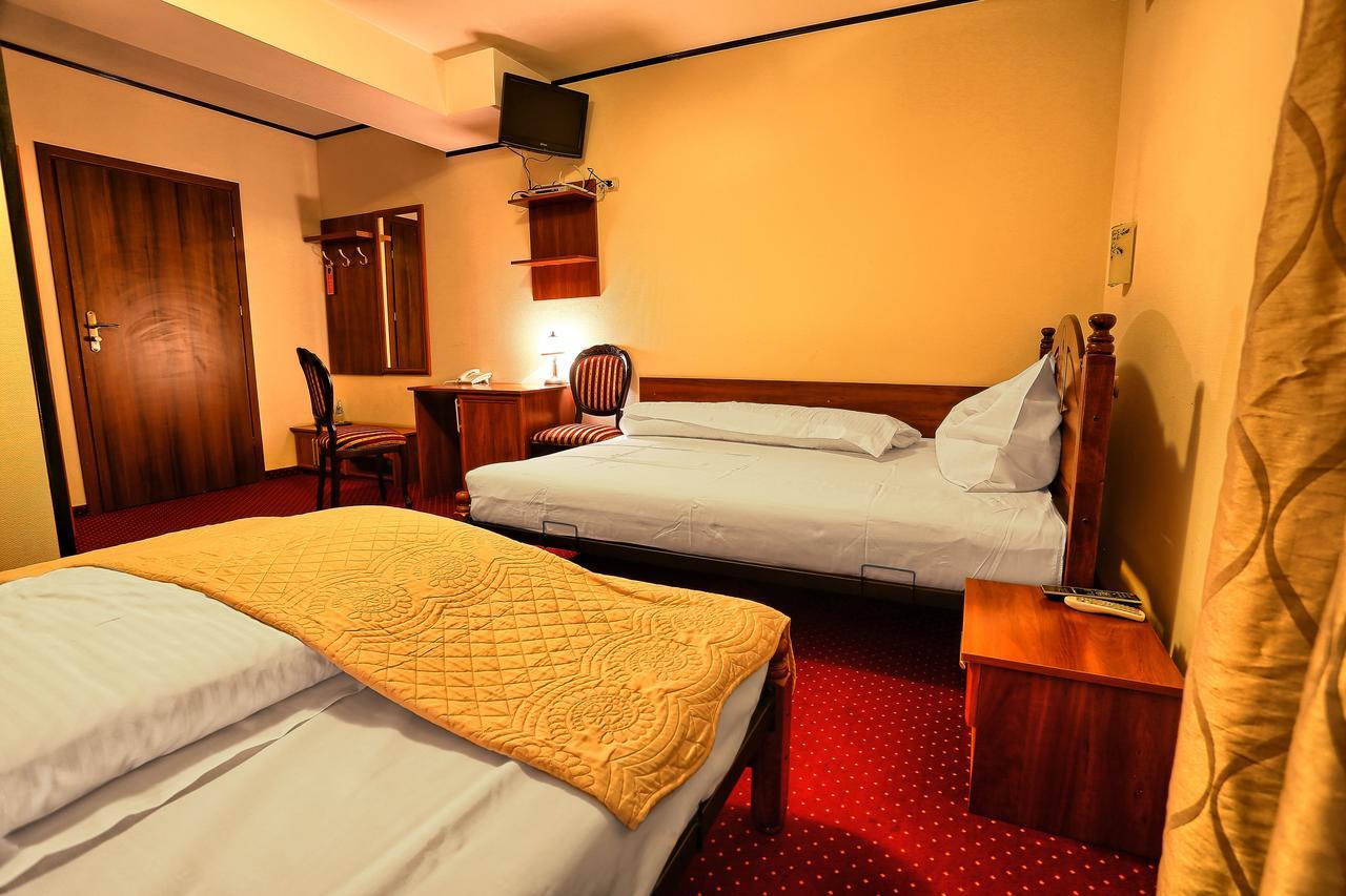 Hotel Zodiak Radomsko Extérieur photo