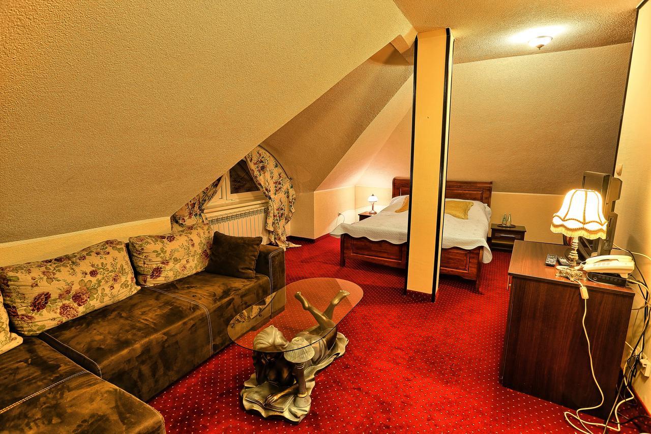 Hotel Zodiak Radomsko Extérieur photo