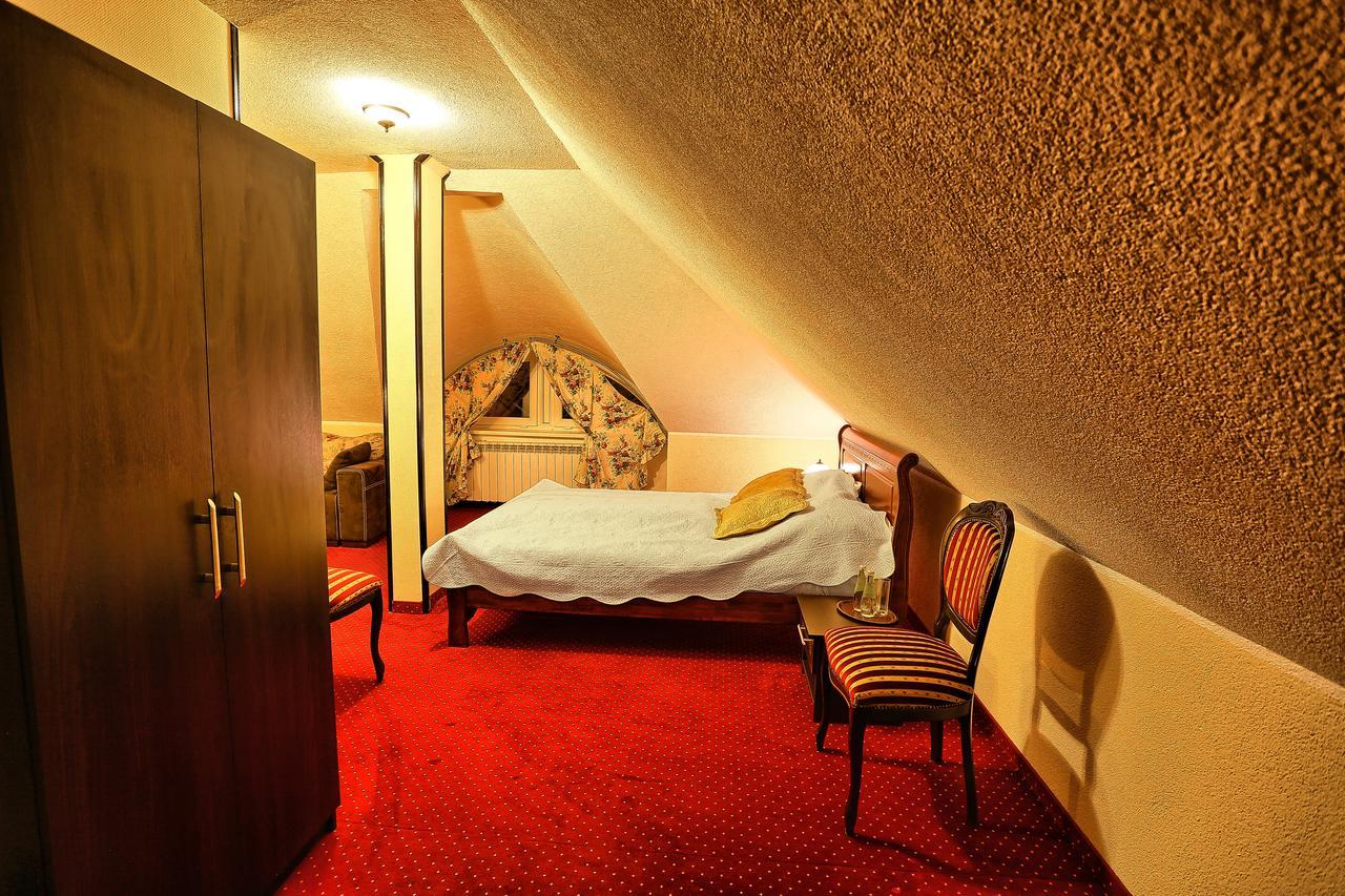 Hotel Zodiak Radomsko Extérieur photo