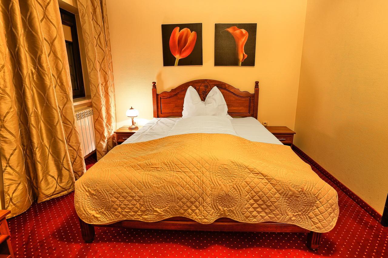 Hotel Zodiak Radomsko Extérieur photo