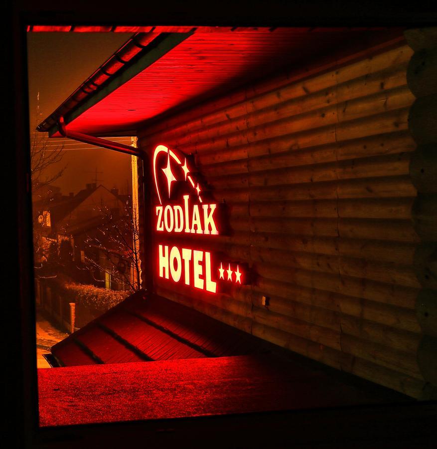 Hotel Zodiak Radomsko Extérieur photo