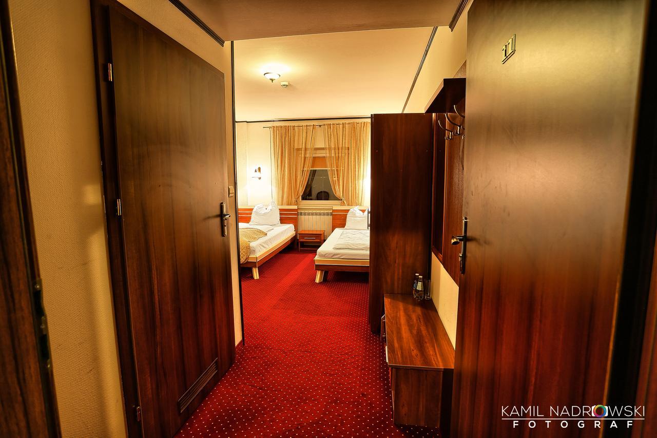 Hotel Zodiak Radomsko Extérieur photo