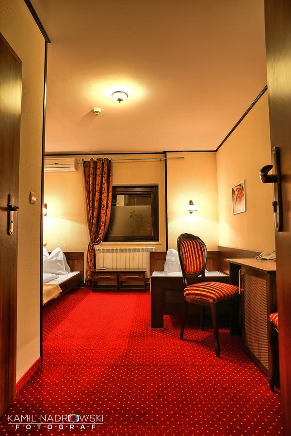 Hotel Zodiak Radomsko Extérieur photo