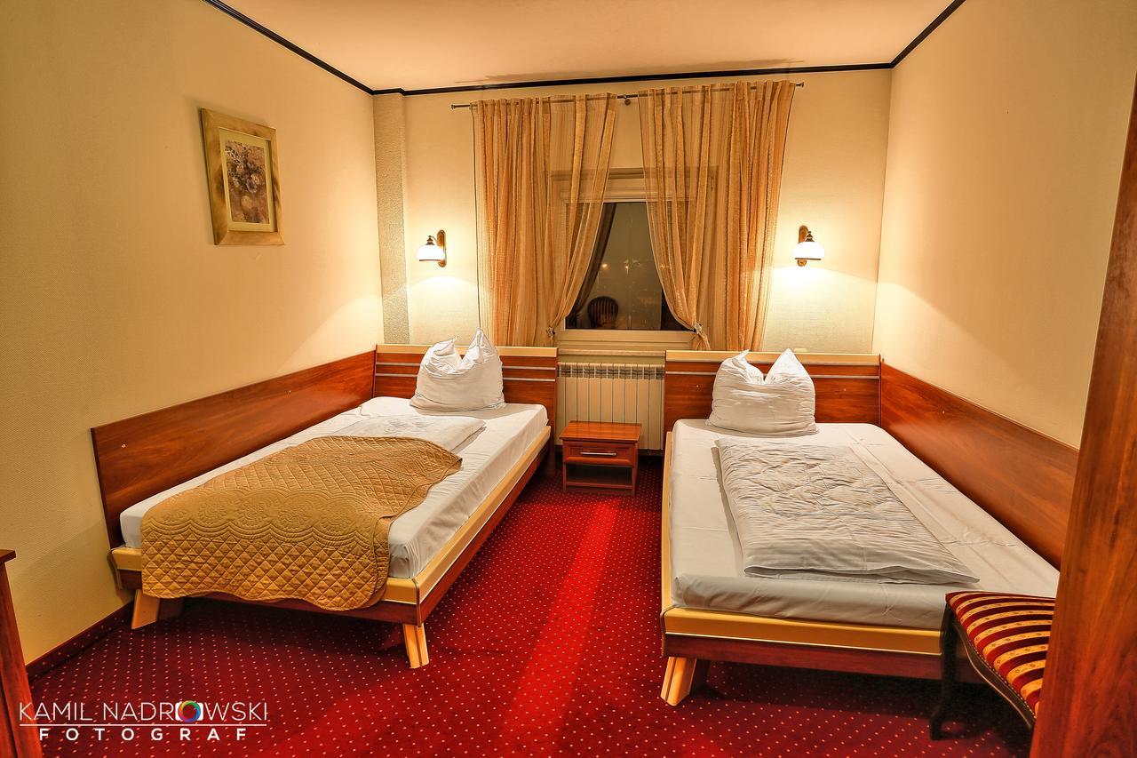 Hotel Zodiak Radomsko Extérieur photo