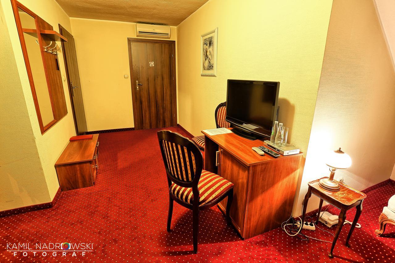 Hotel Zodiak Radomsko Extérieur photo