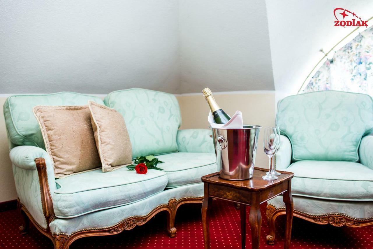 Hotel Zodiak Radomsko Extérieur photo