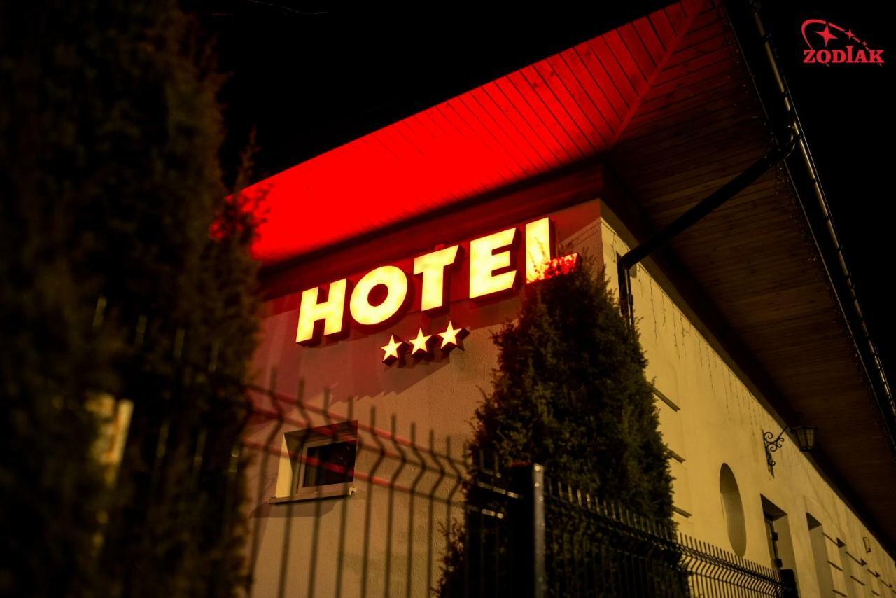 Hotel Zodiak Radomsko Extérieur photo